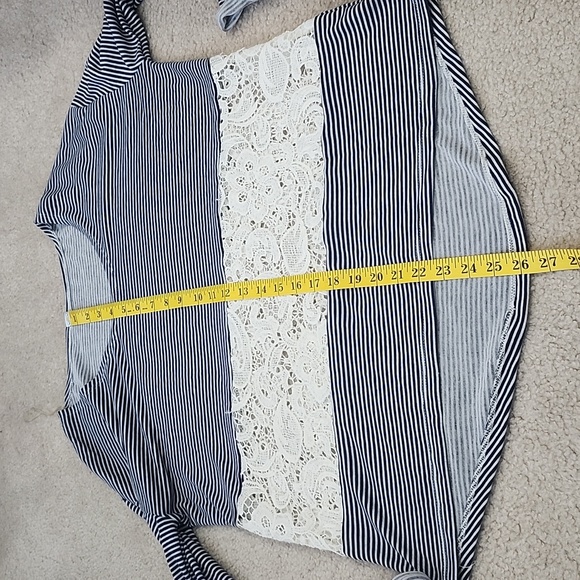 Light long sleeve top w/see through lace - Picture 7 of 8